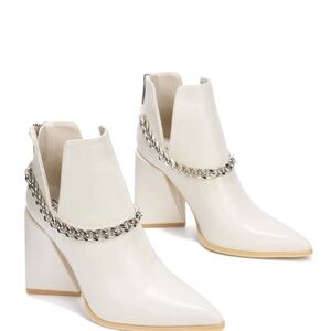Chic White Ankle Boots with Silver Chain